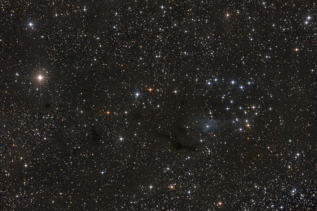 A Vitorlás-halmaz (NGC 225) és a vdB 4